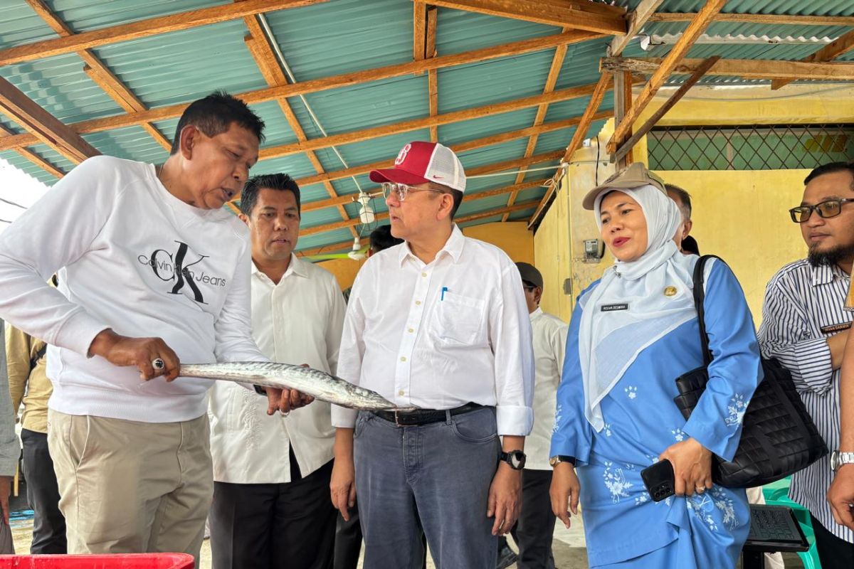 Senator Irman Gusman dukung percepatan Kampung Nelayan Merah Putih di Tiku Agam
