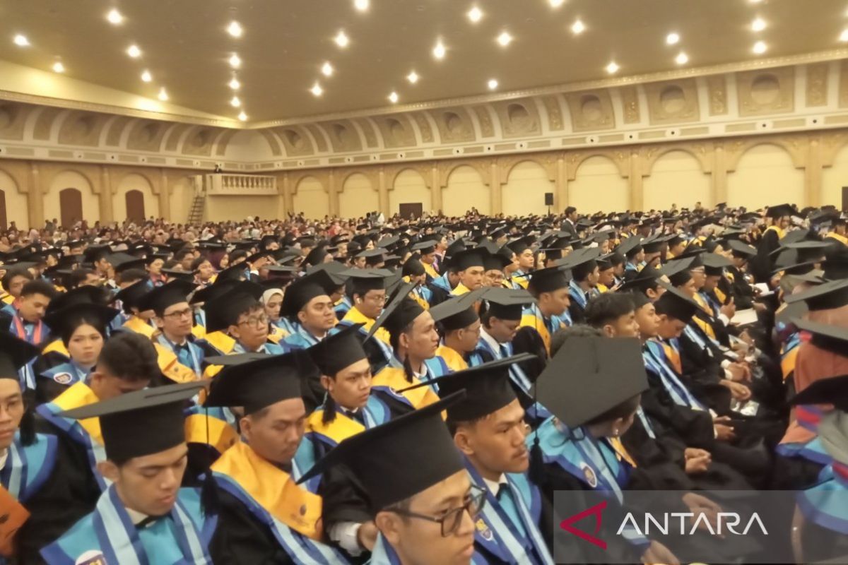 Rektor berpesan wisudawan UMBY terus belajar kembangkan ilmu pengetahuan