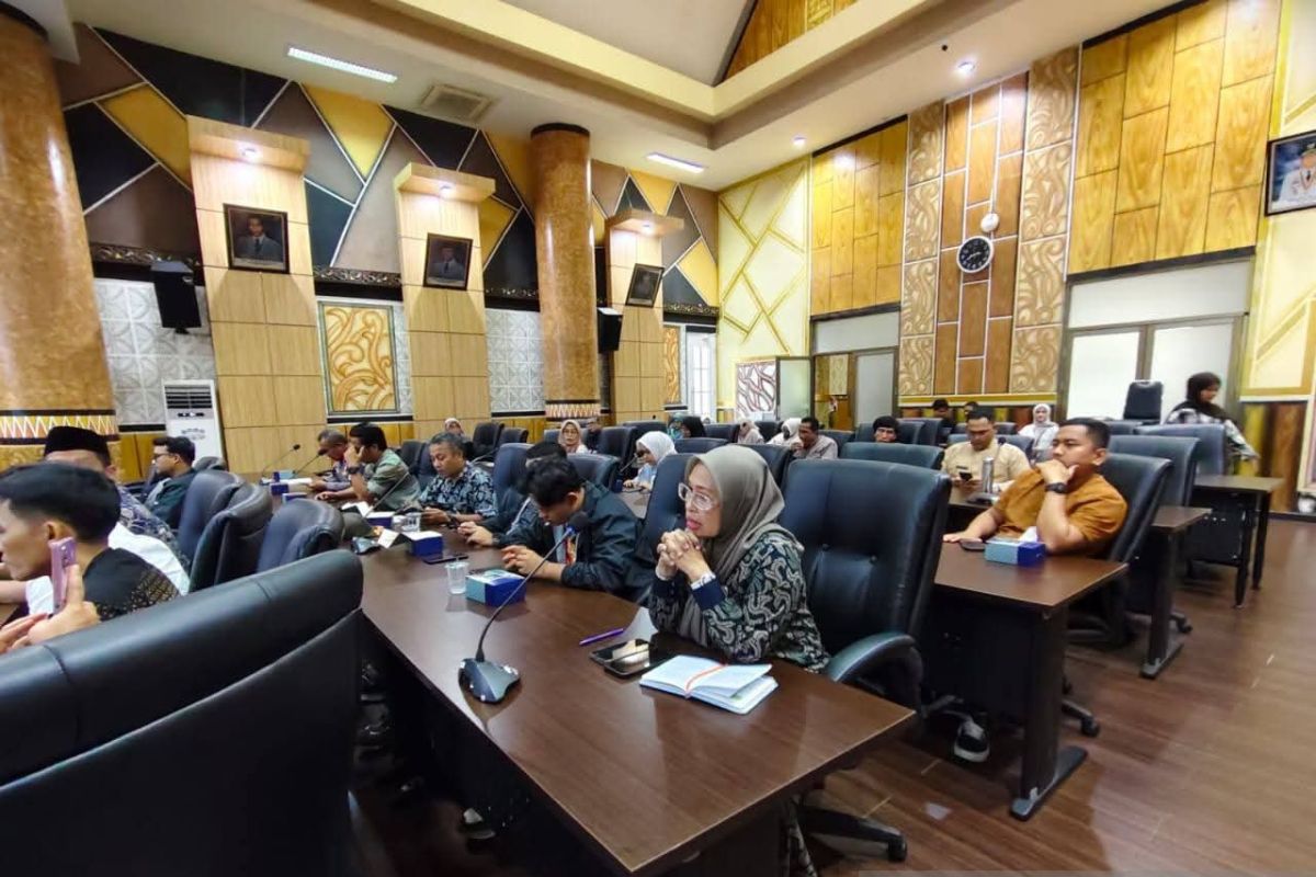 Padang jembatani 1.141 lowongan kerja dari 44 perusahaan