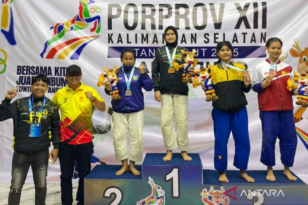 Porprov Kalsel 2025 - Atlet judo raih medali emas pertama untuk HST