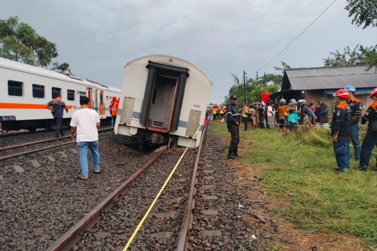 KA Purwojaya tujuan Gambir-Cilacap anjlok, delapan perjalanan jarak jauh dibatalkan
