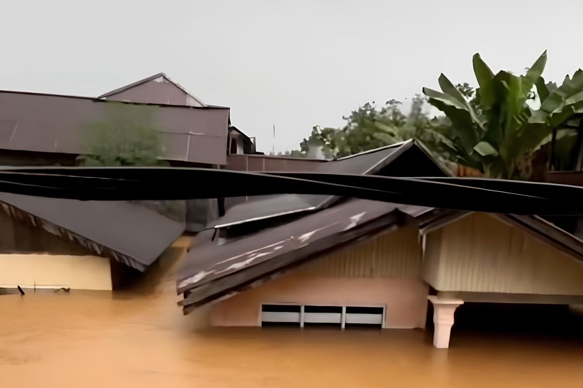 Tim gabungan evakuasi warga terdampak banjir di Toli-Toli