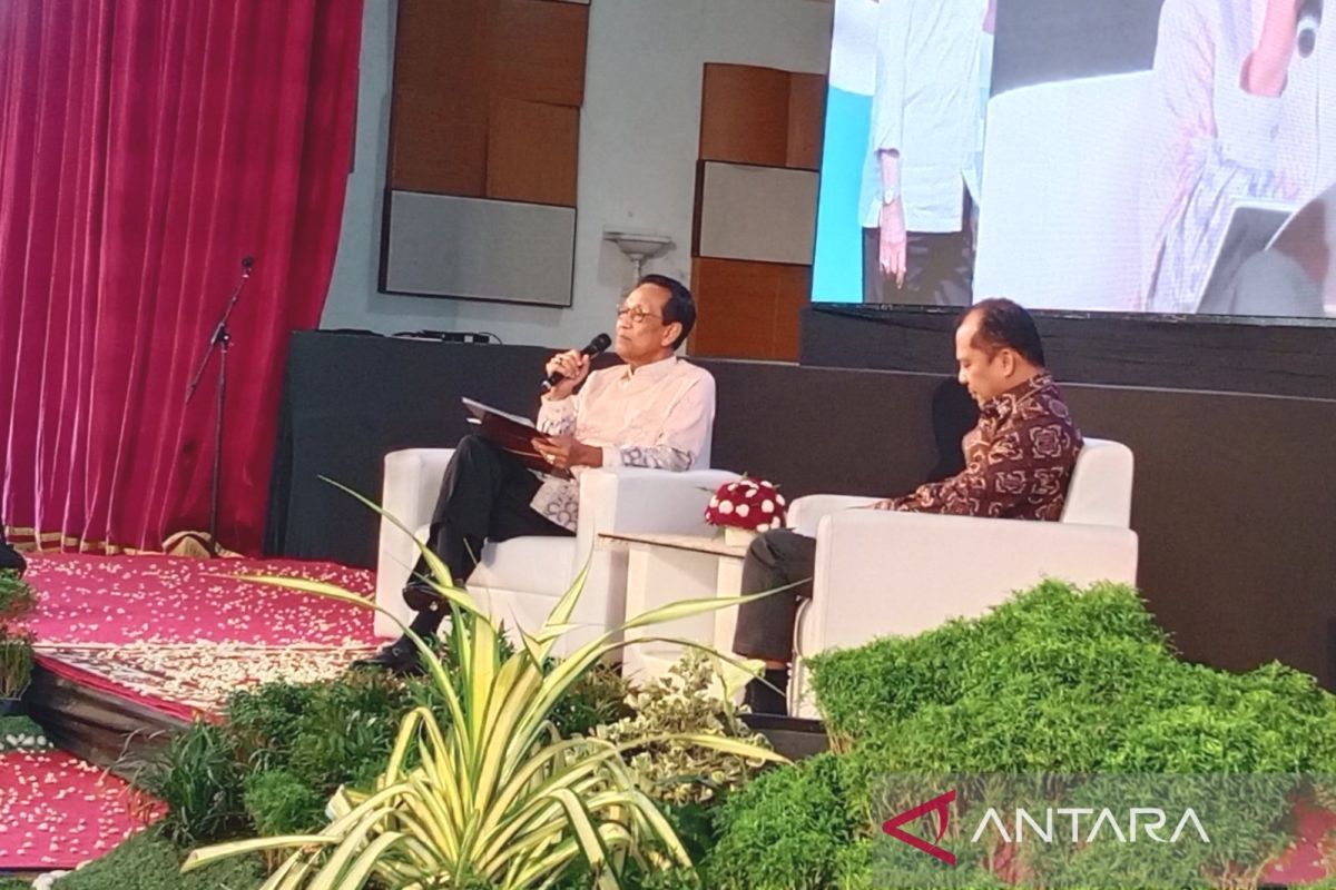 Sultan HB X ingatkan pejabat mau mendengar generasi muda