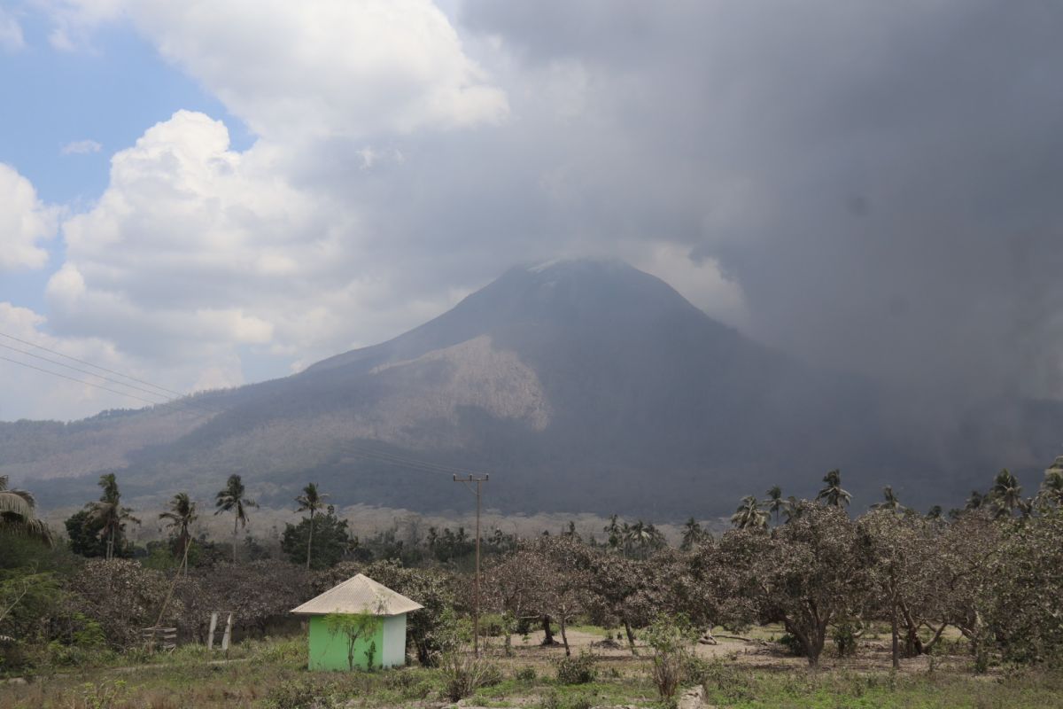 Status Gunung Lewotobi Laki-laki turun dari level Awas ke Siaga