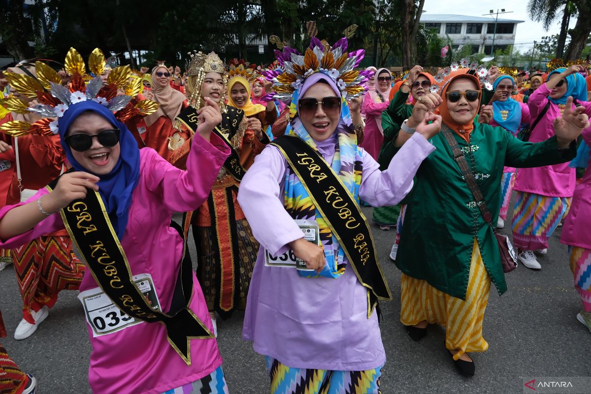 Menari Jepin massal peringati hari jadi kota Pontianak