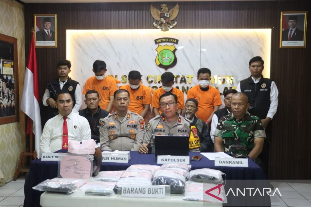 Polres Tangsel ringkus empat pelaku pengganjal ATM