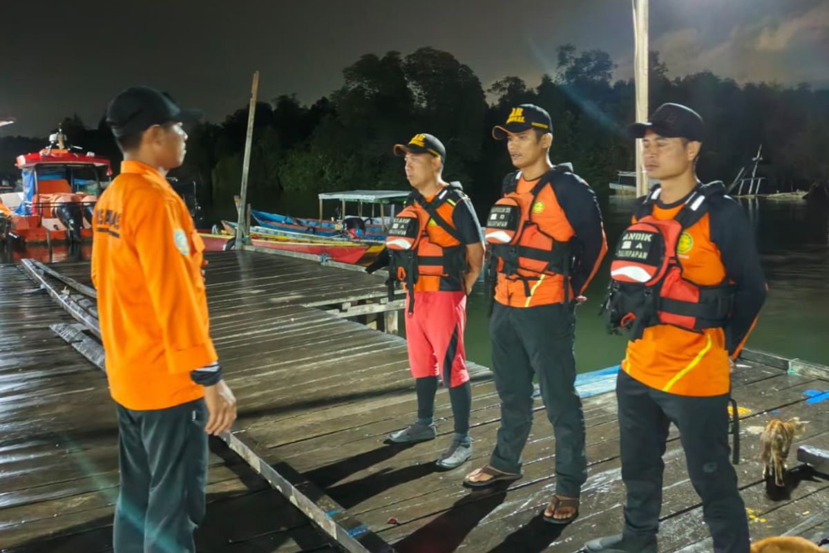 Tim SAR gabungan mencari enam korban hilang akibat kapal tenggelam di Berau