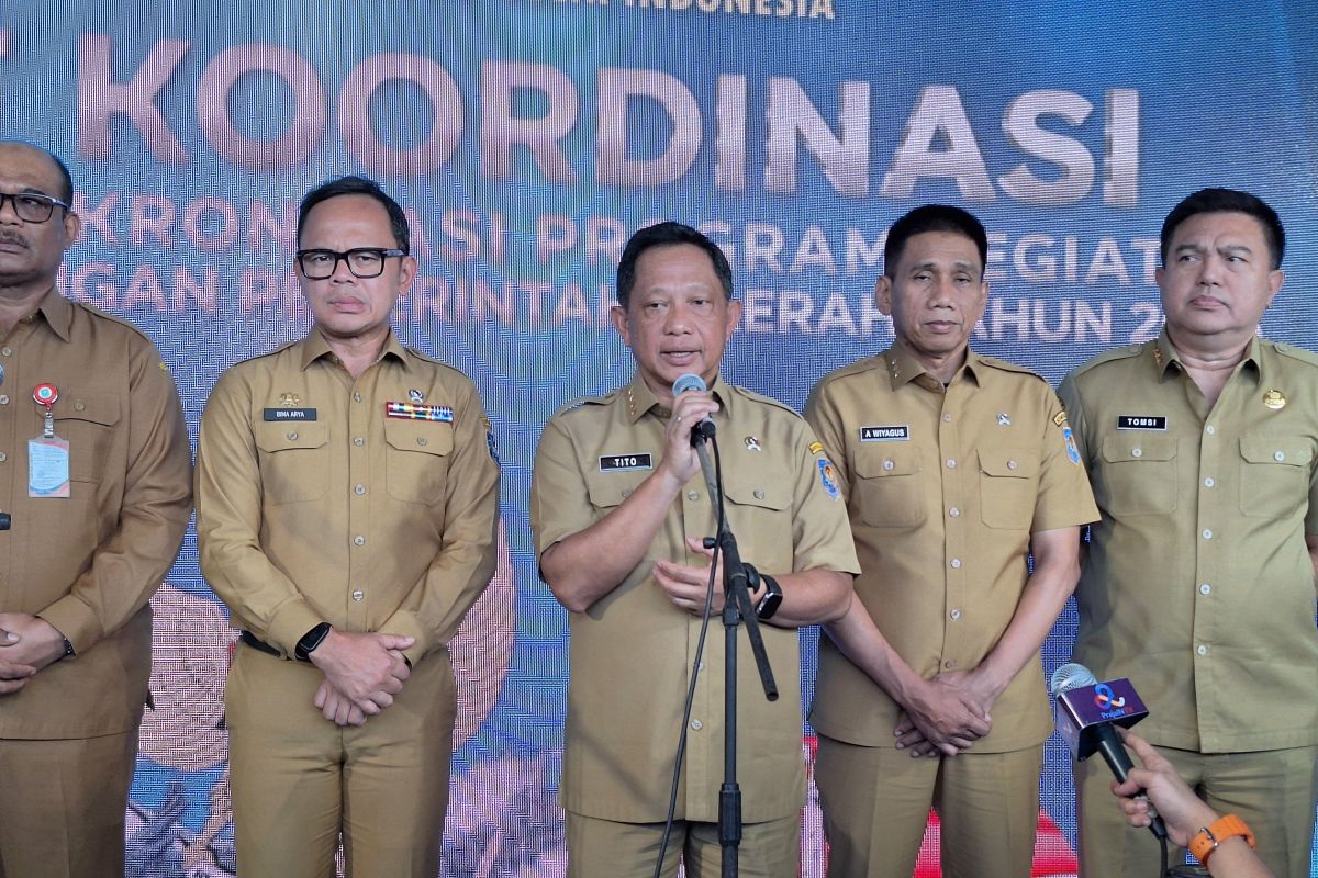 Awasi kinerja pemda, Mendagri siapkan penghargaan dan sanksi
