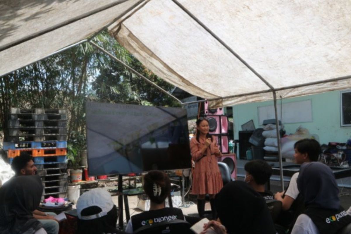 Mahasiswa UI dari 15 fakultas ditempa menjadi Ecopioneer, dalam gerakan solusi sampah