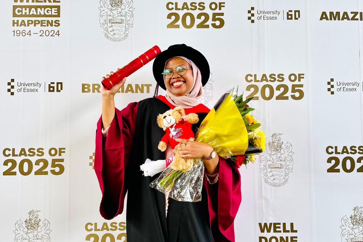 Dosen Vokasi Undip raih doktor dari University of Essex Inggris