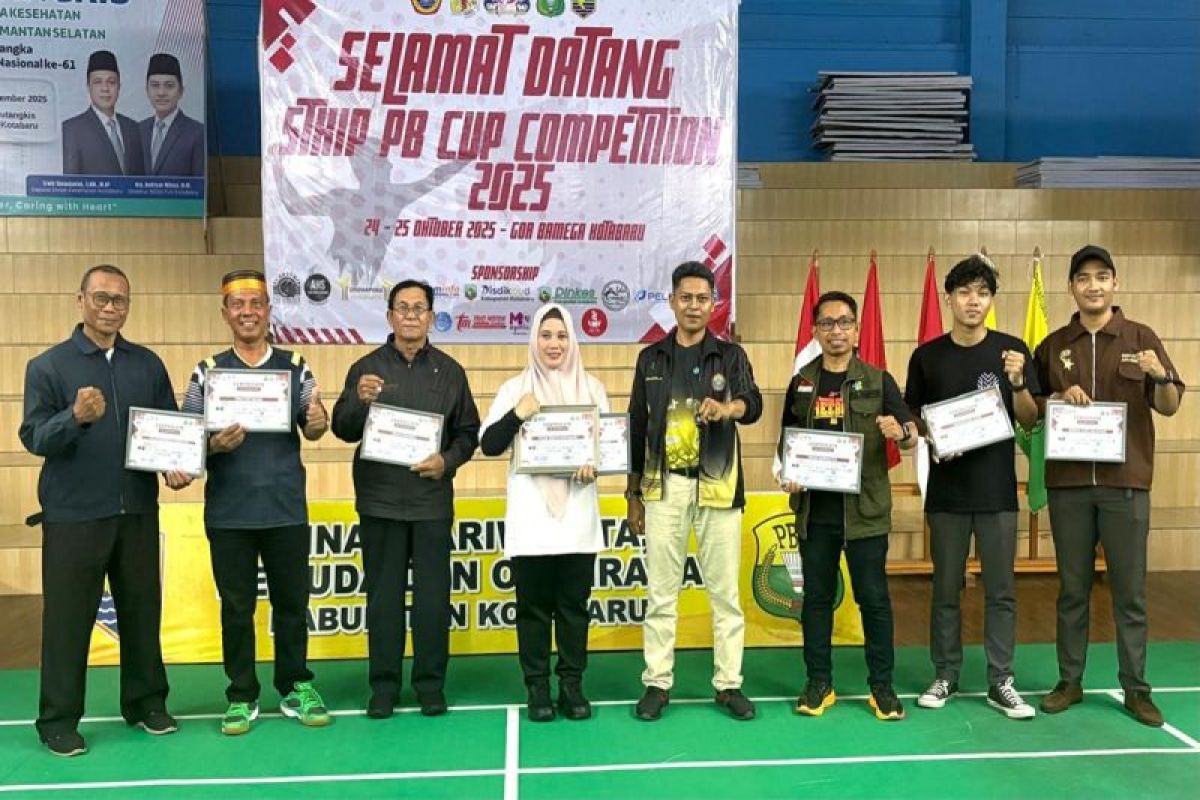 Disparpora Kotabaru buka kejuaraan Bulutangkis STKIP PB Cup Competition 2025