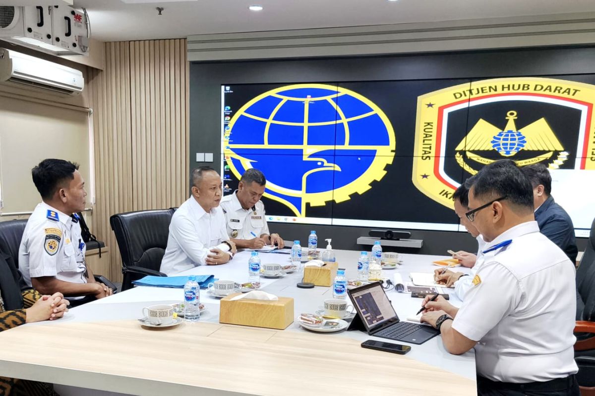 Bupati keluar-masuk kantor kementerian bahas pembangunan Selayar