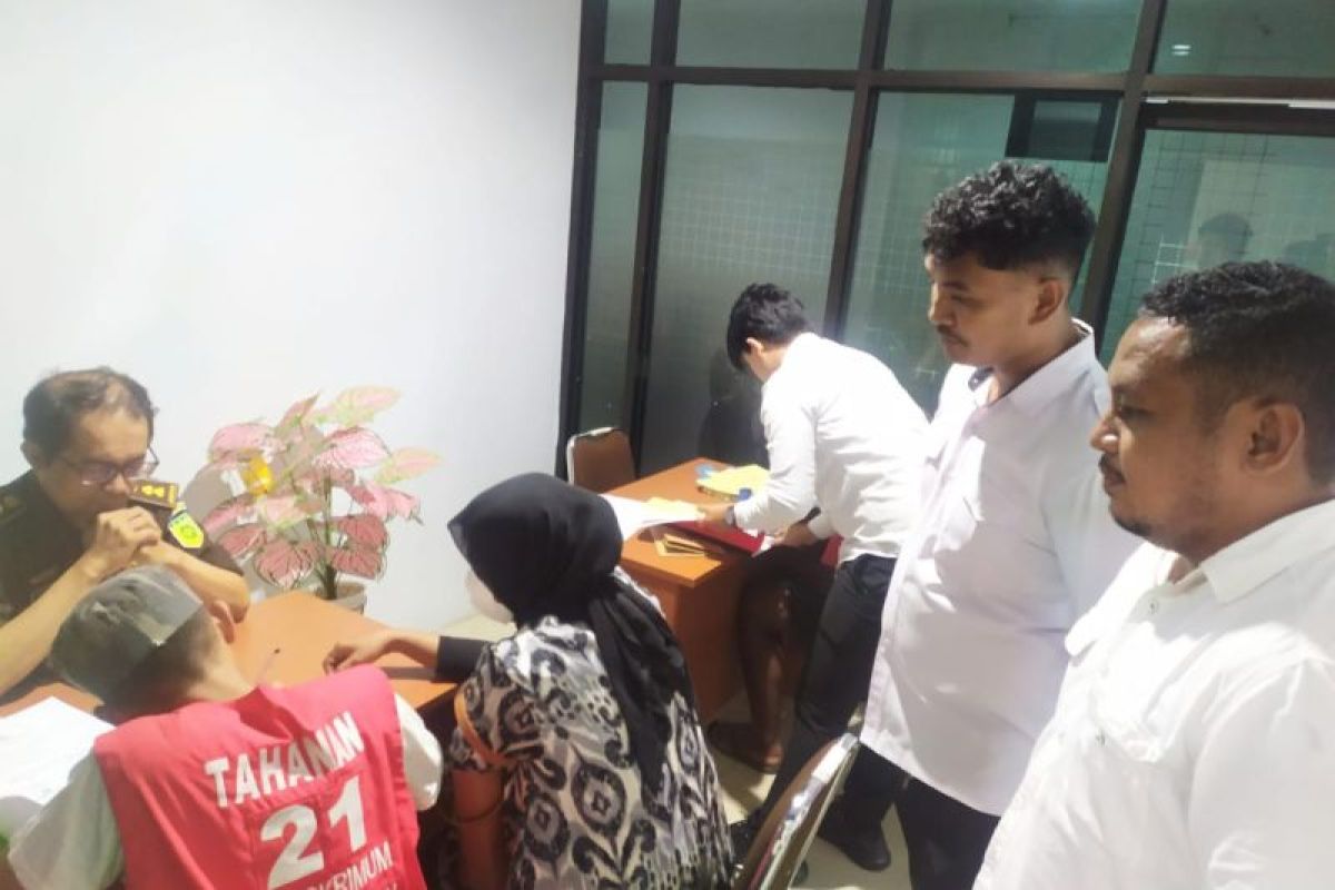 Polda Maluku serahkan tersangka perusakan rumah Hunuth ke JPU