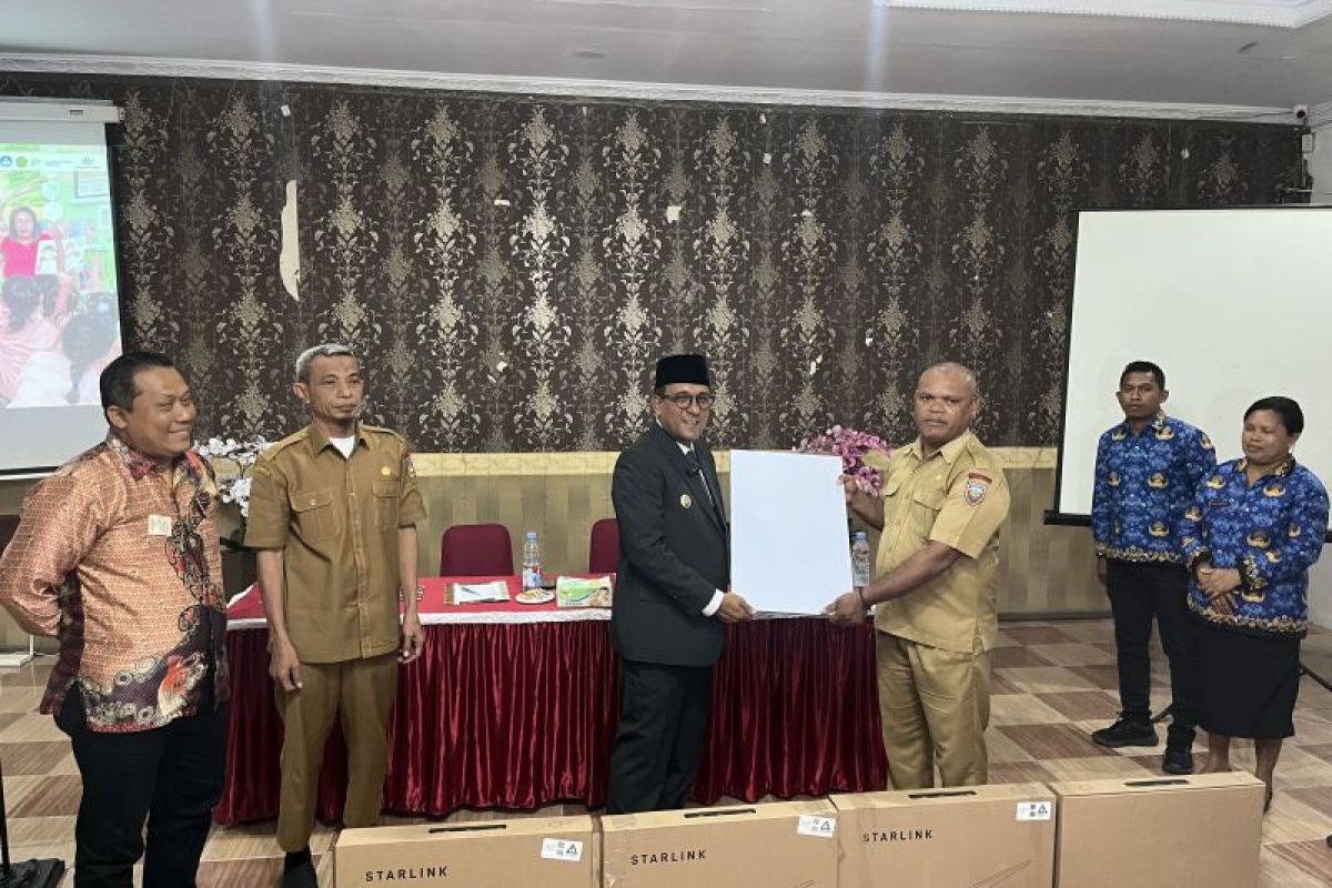 Pemkab Maluku Tengah bantu internet satelit untuk sekolah di daerah 3T