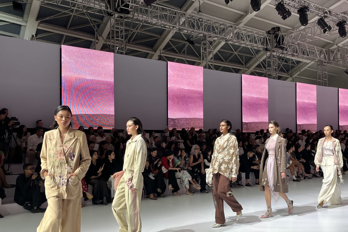 Glashka bawa bordir tangan lewat koleksi Nyanyian Jemari di JFW 2026