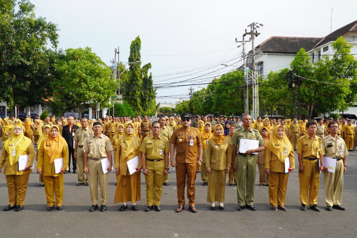 Wali Kota Tegal ingatkan penyelesaian pekerjaan sesuai target