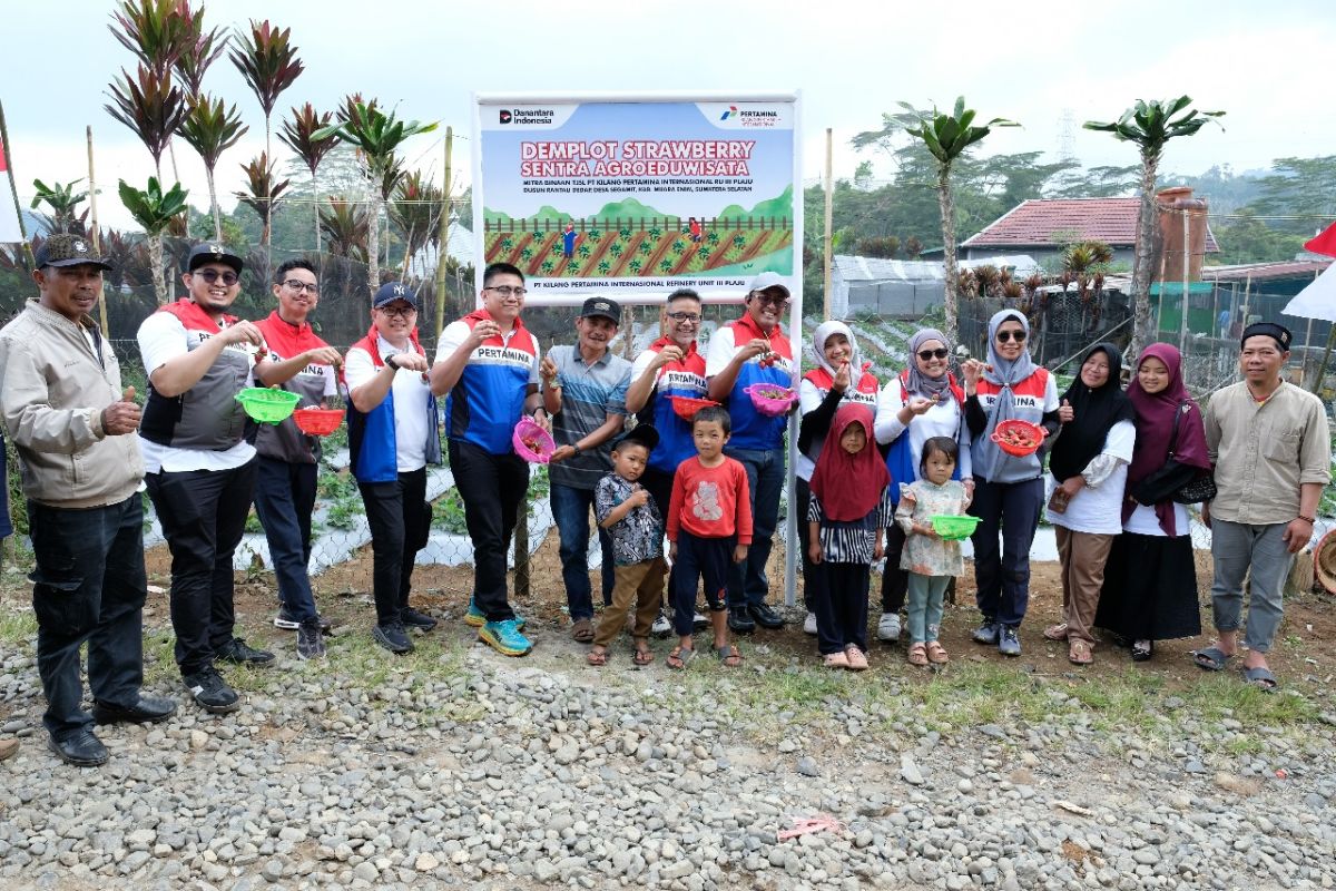 Hari Listrik Nasional, Kilang Pertamina Plaju dorong akses energi bersih di Sumatera Selatan