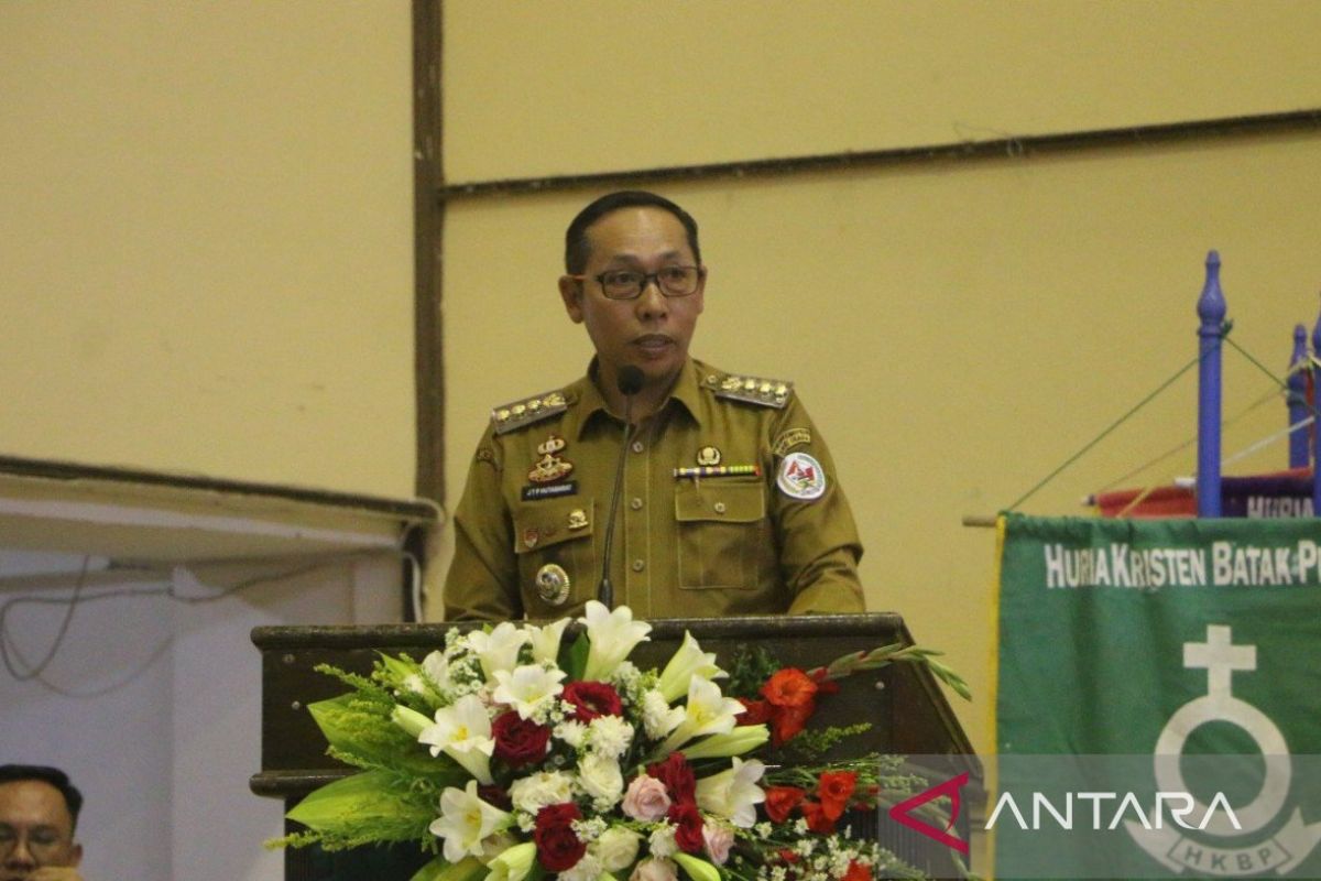Bupati Taput sebut pemerintah dan gereja harus berjalan seiring