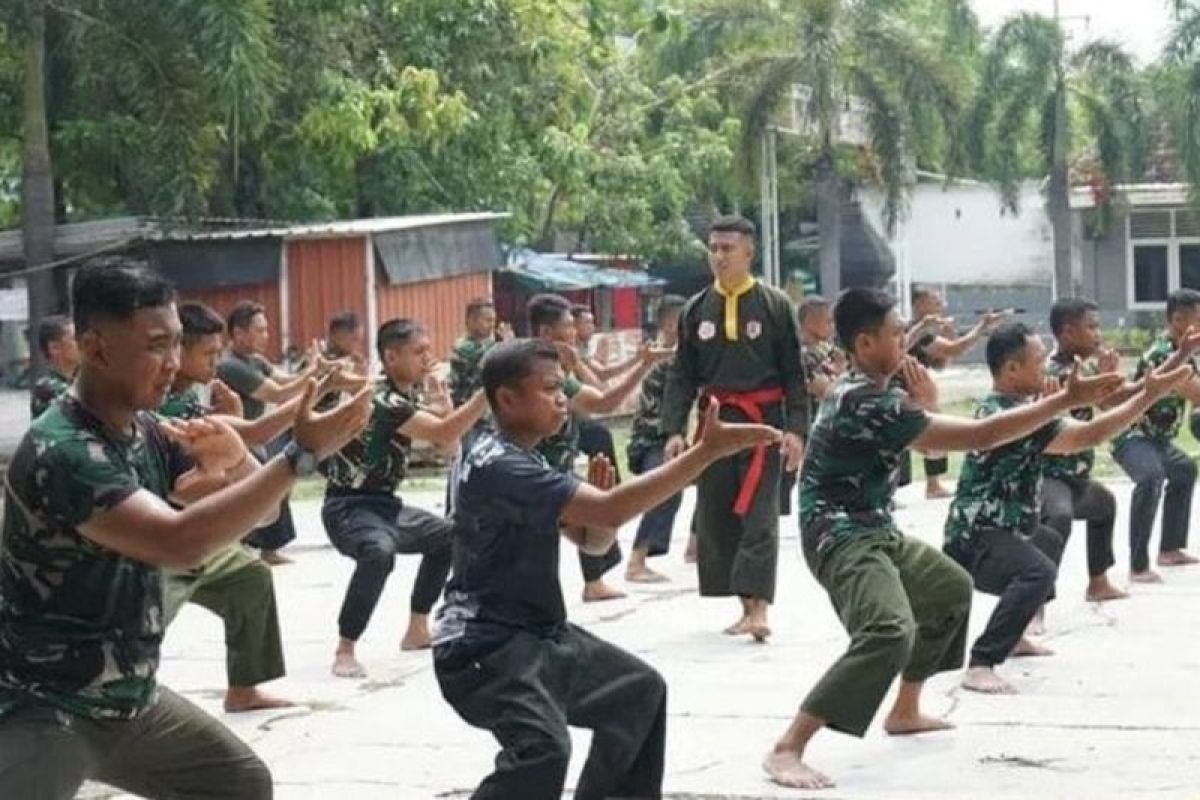 Korem 081/DSJ latih pencak silat militer tingkatkan keahlian prajurit