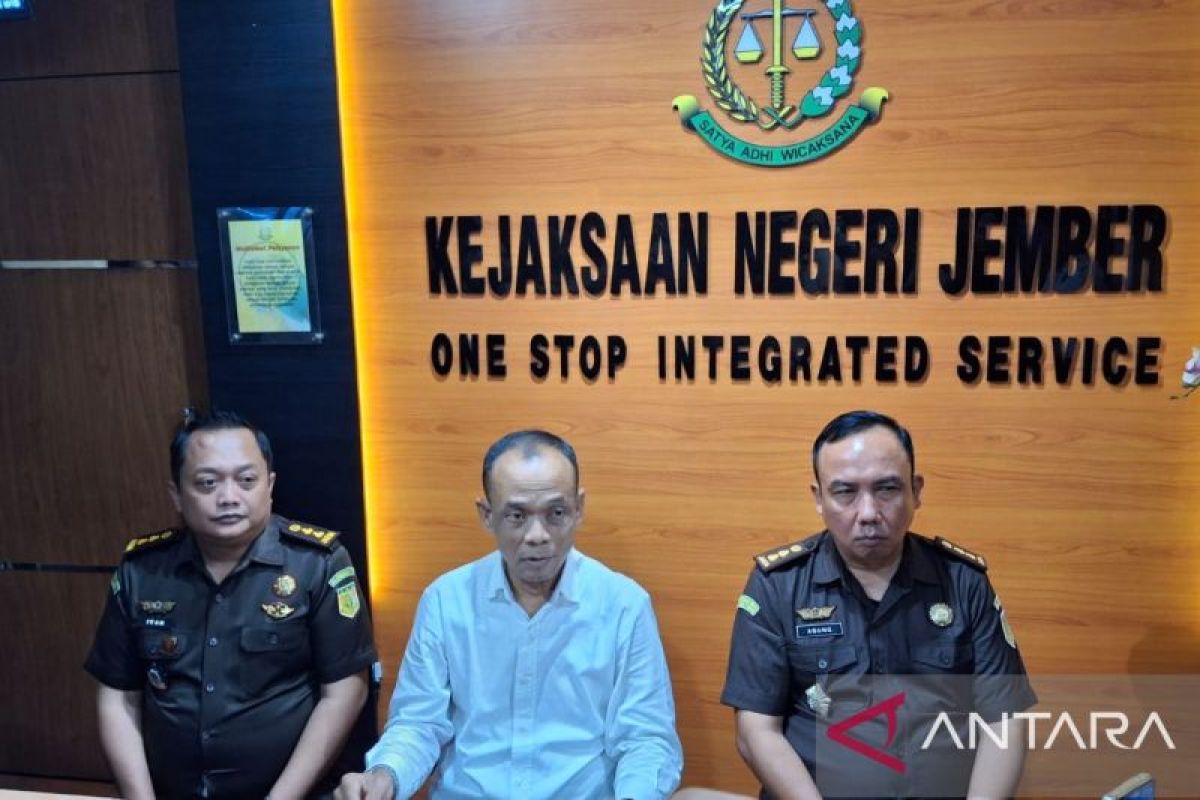 Kejari Jember kembali tahan satu tersangka korupsi Sosraperda