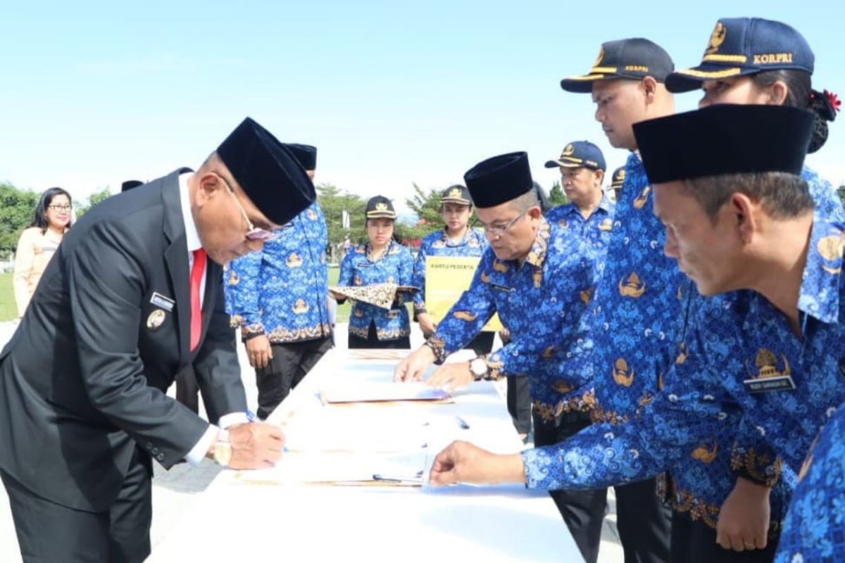 Bupati Simalungun serahkan 920 SK Pengangkatan PPPK Formasi 2024