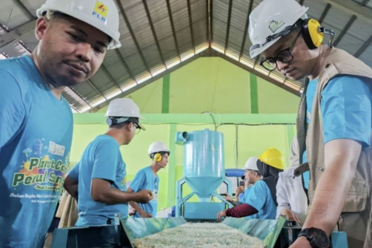 Penanganan sampah berkelanjutan, PLN UIP Kalbagbar dukung Bank Sampah Induk Khatulistiwa