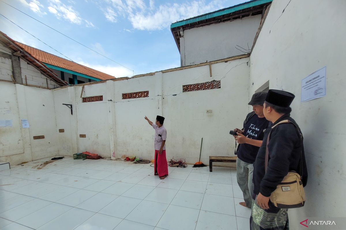 Polisi selidiki penyebab ambruknya atap bangunan pesantren Situbondo