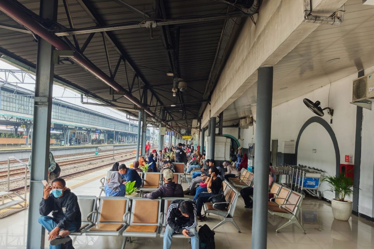 Ada genangan di Semarang, keberangkatan KA dari Jakarta tepat waktu