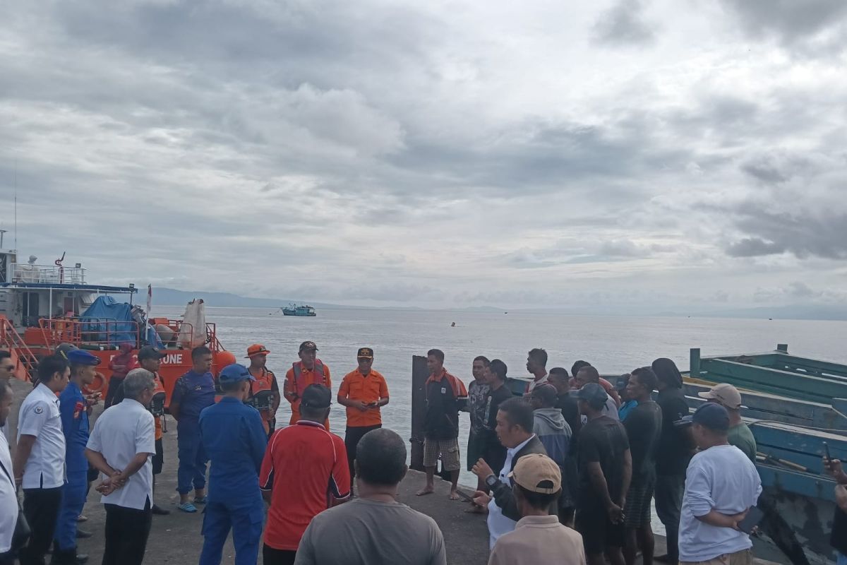 KM Putra-Putri 02 berpenumpang14 orang diselamatkan