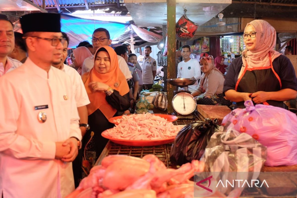Pemkot Bukittinggi Sidak Pasar tinjau harga kendalikan inflasi