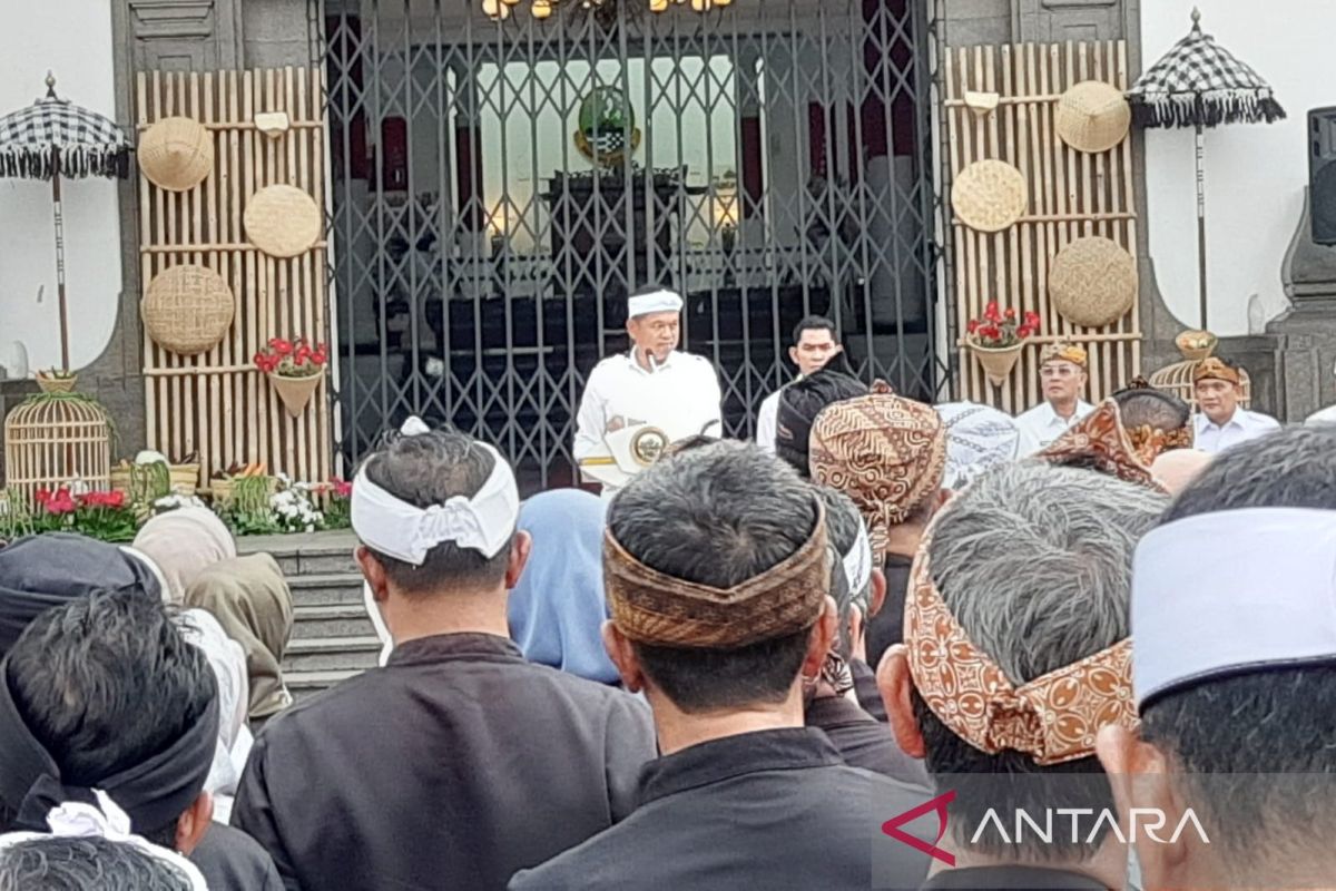 Dedi Mulyadi akan bangun trotoar di sekitar sekolah agar pelajar jalan kaki