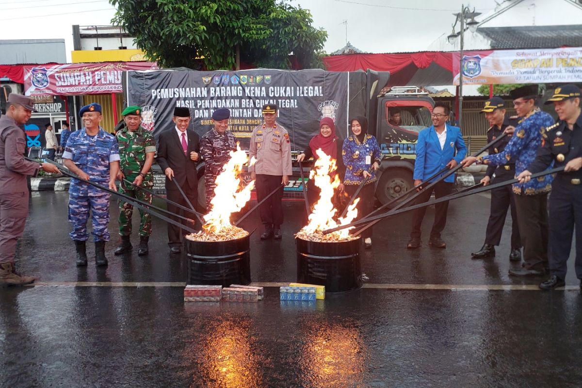 Pemkot - Bea Cukai Tegal musnahkan 5,2 juta batang rokok ilegal