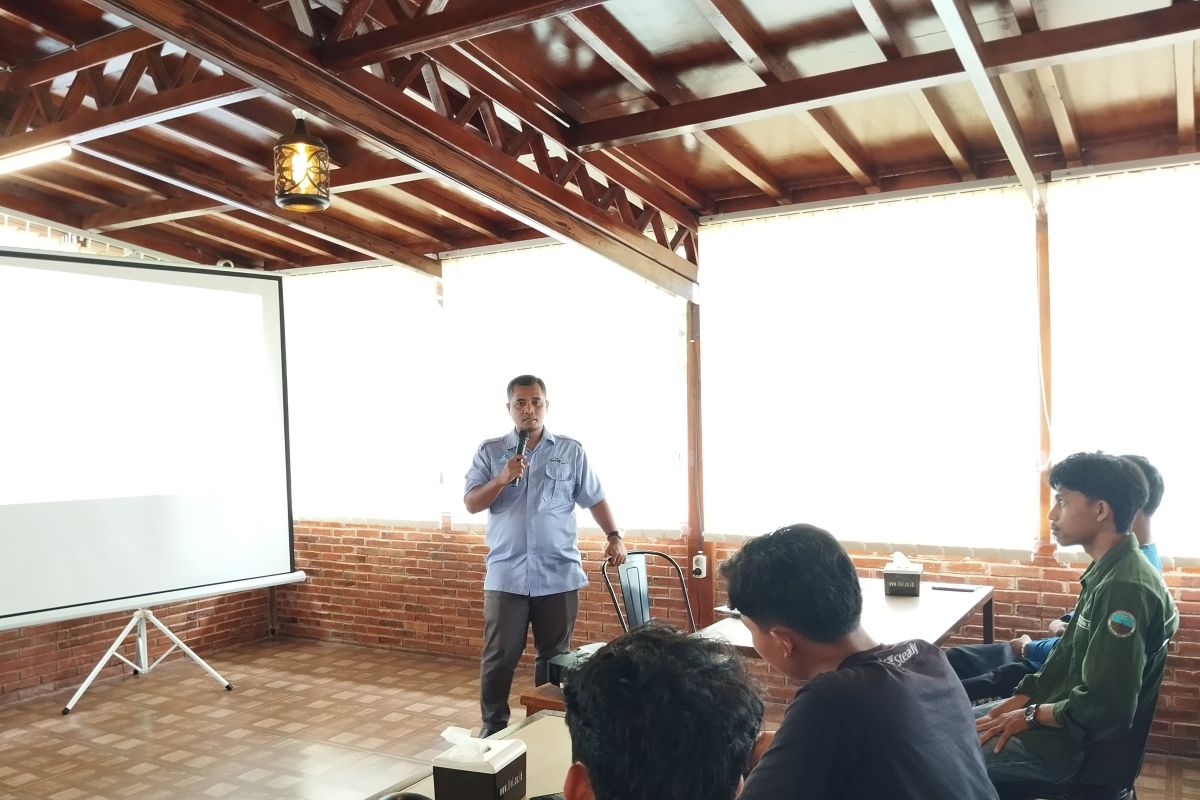 Prodi Tekben Polinela adakan pelatihan produksi benih dan buah melon kepada petani muda