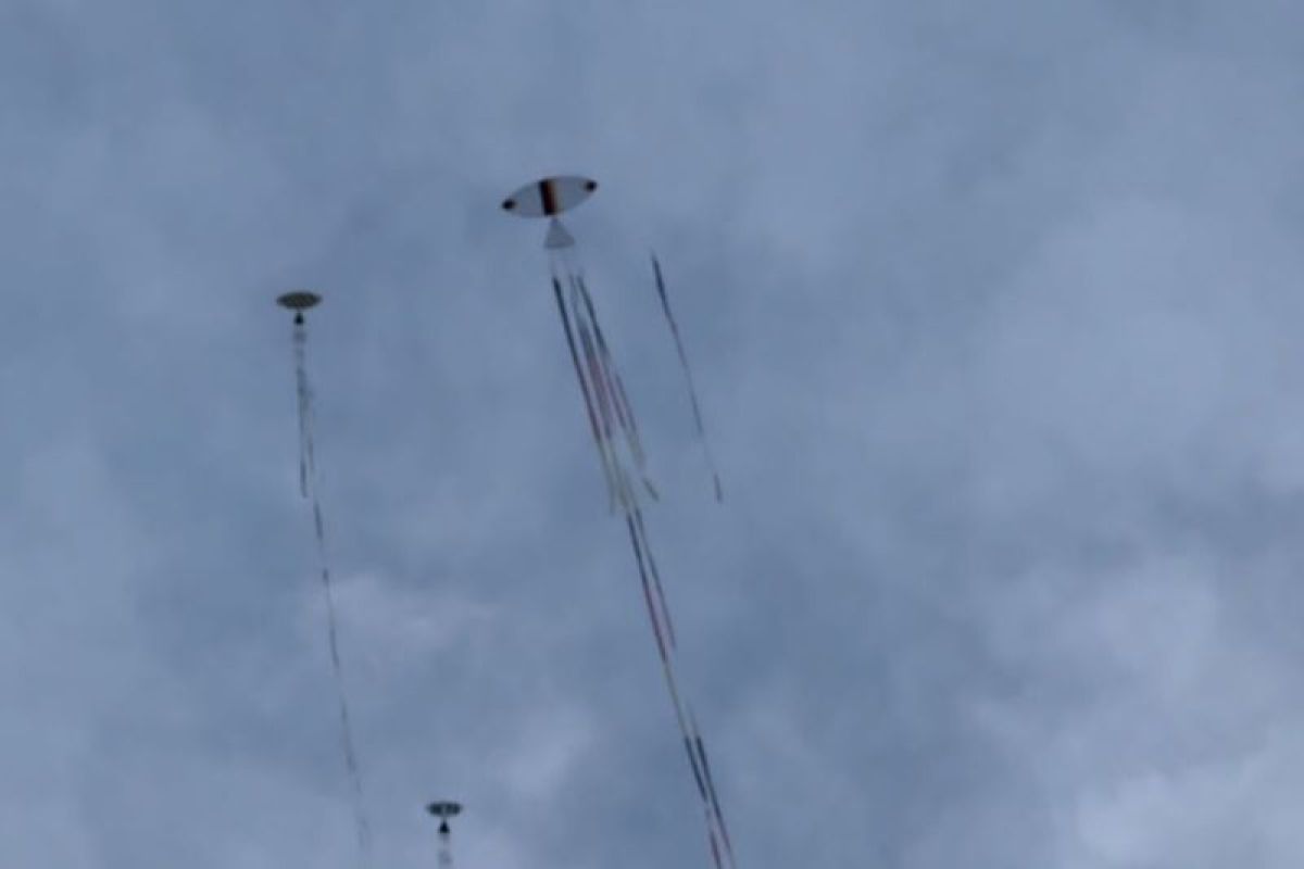 Meriahkan HUT ke-26 Kabupaten Siak, IKMR Gelar Lomba Layang-Layang depan Istana