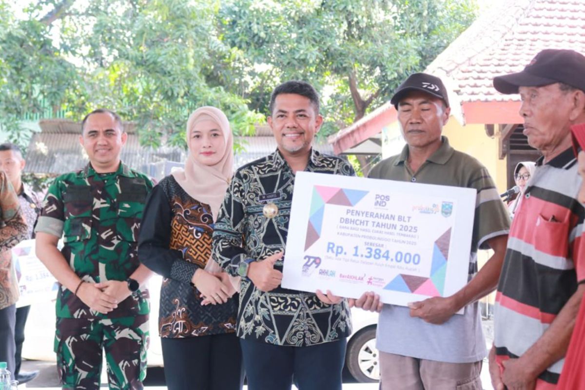 Pemkab Probolinggo serahkan BLT DBHCHT kepada buruh tani tembakau