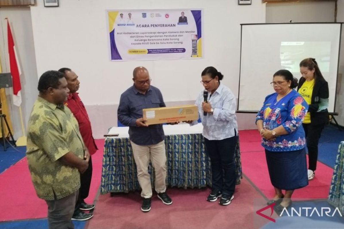 Pemerintah Kota Sorong salurkan alat laparoskopi ke RS Sele Be Solu