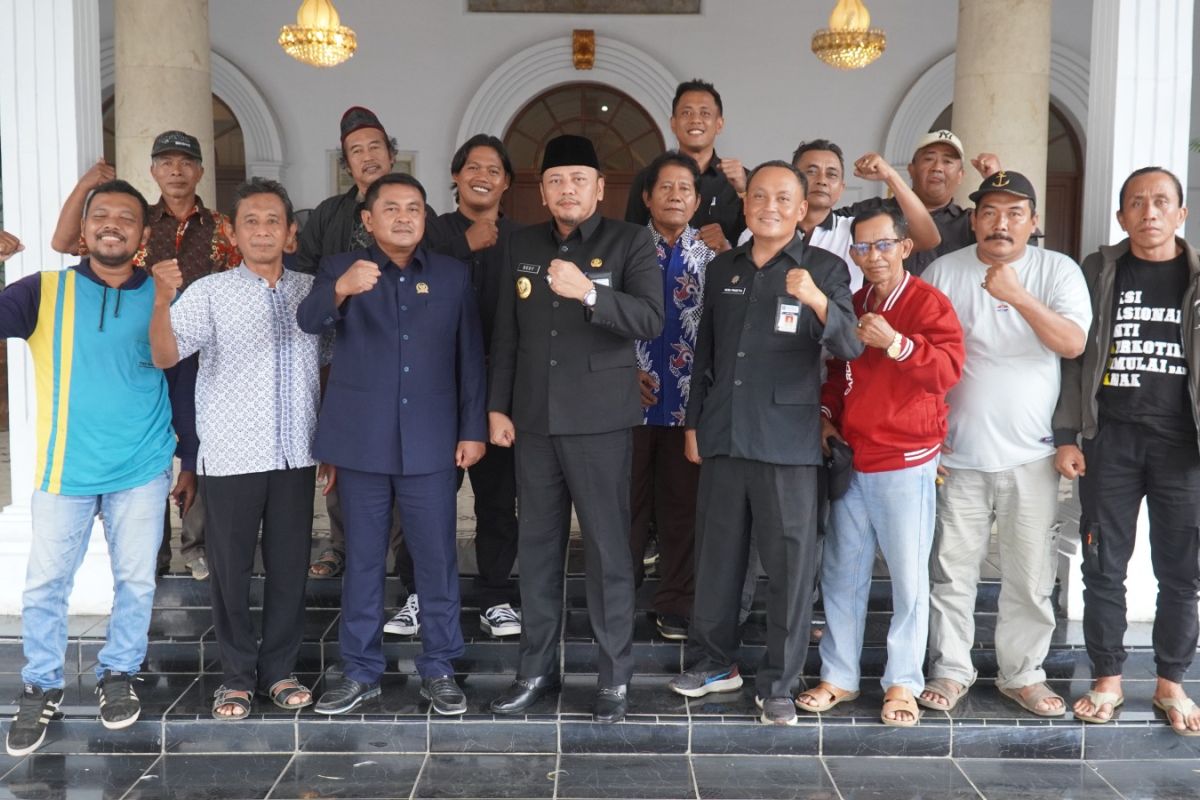 Warga RW 3 Mlanyar Kelurahan Muarareja minta peninggian jalan atasi rob