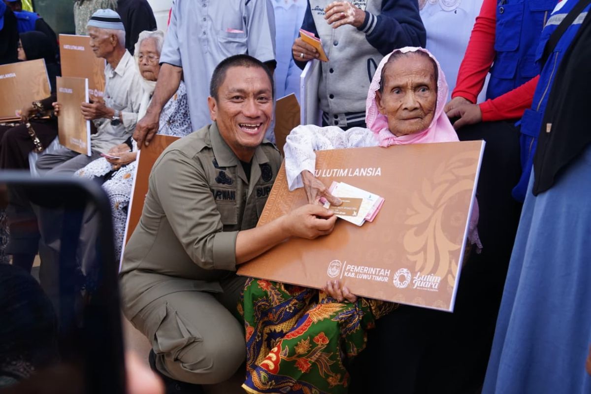 3.000 kelompok lanjut usia di Lutim terima manfaat Program Kartu Lansia