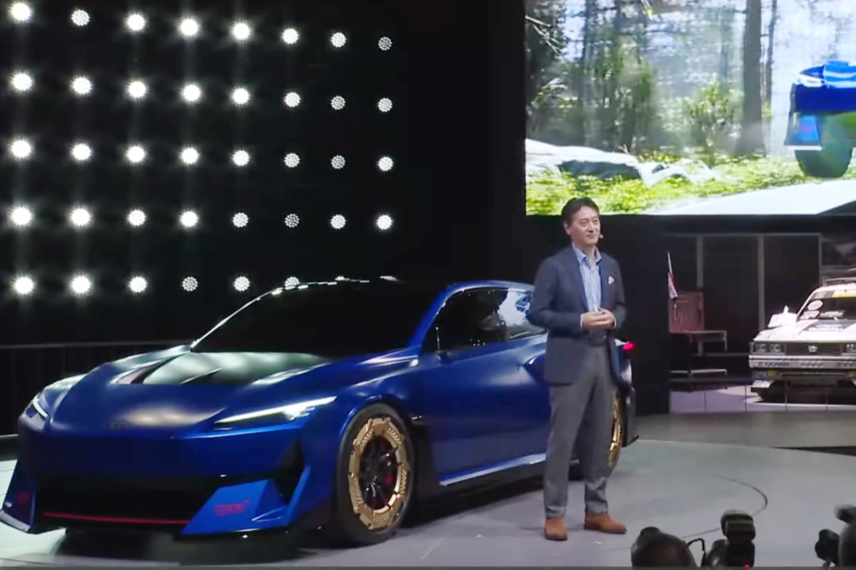Subaru pamer dua konsep STI di JMS, satu listrik, satu bermesin bensin