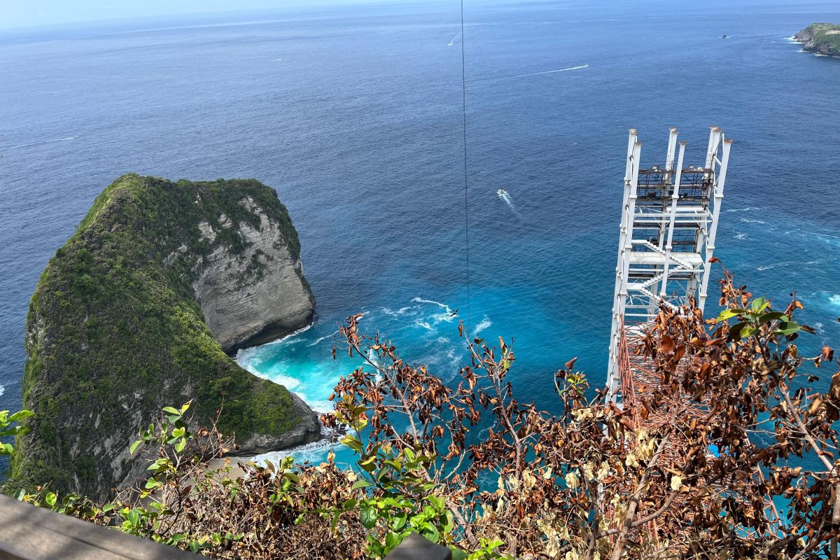 Bali halts Kelingking Beach glass elevator project amid concerns