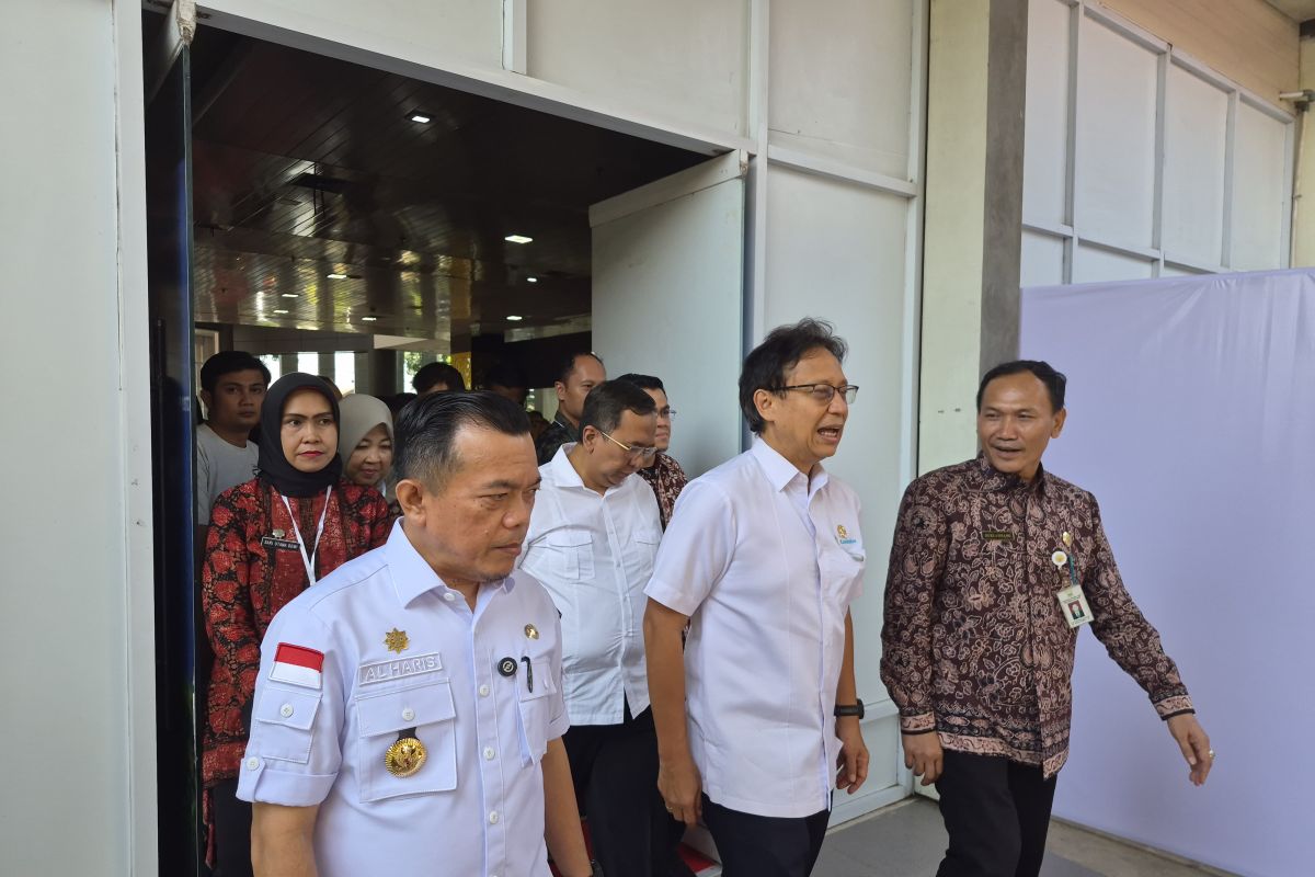 Menkes tinjau operasi perdana bedah jantung terbuka di RSUD Jambi