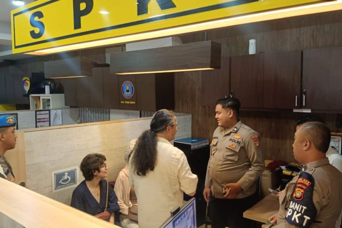 Polisi temukan telepon seluler WNA Rusia yang tertinggal di taksi