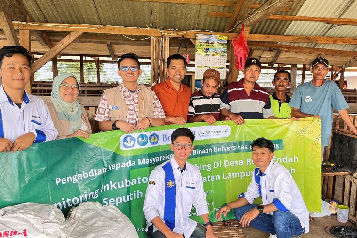 Inovasi inkubator pintar jadi solusi teknologi Unila untuk peternak kambing di Lamteng