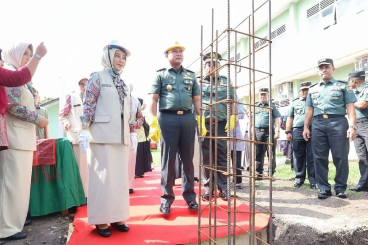 Pangdam I/BB- Ketua Kartika letakkan batu pertama pembangunan SMK Kartika I-3