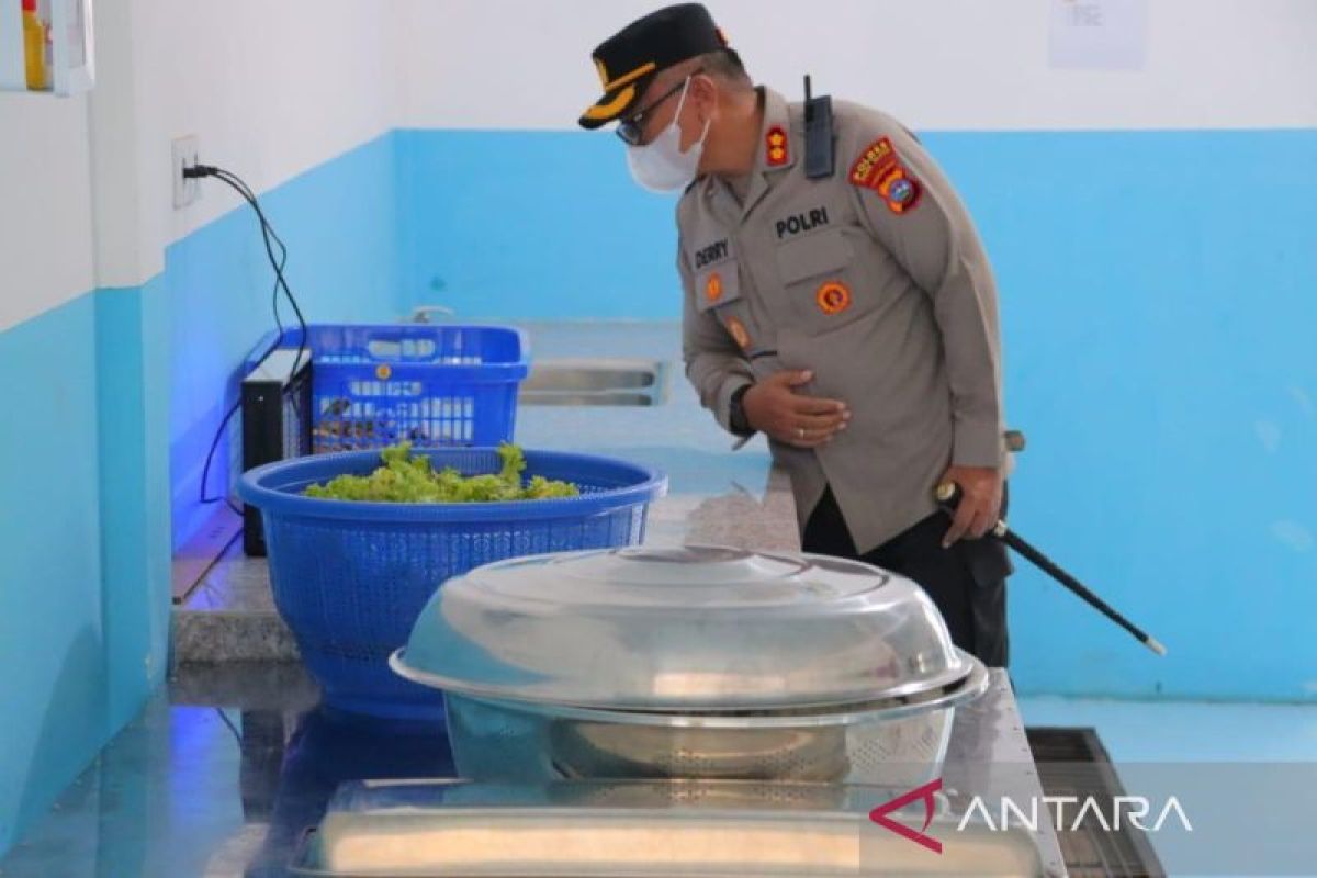 Kapolres Pesisir Selatan kunjungi beberapa SPPG, tekankan pentingnya konsistensi, higienitas, dan sanitasi Air