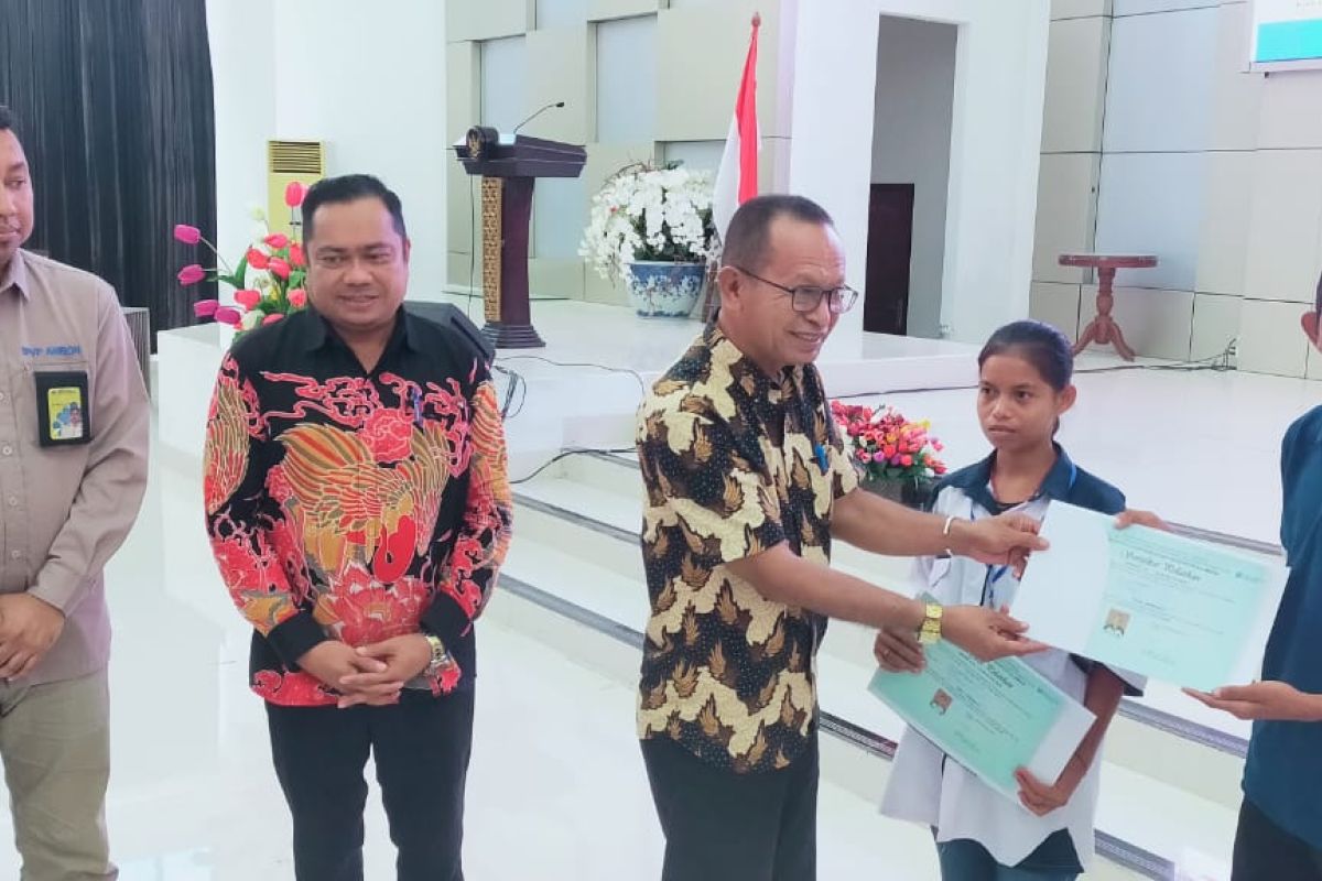 Pemda Malra dan BPVP Ambon tutup pelatihan servis sepeda motor dan mebel