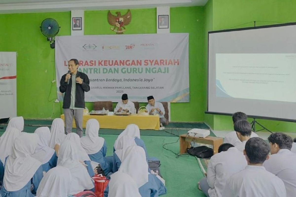 Prudential Syariah bekali santri edukasi keuangan syariah