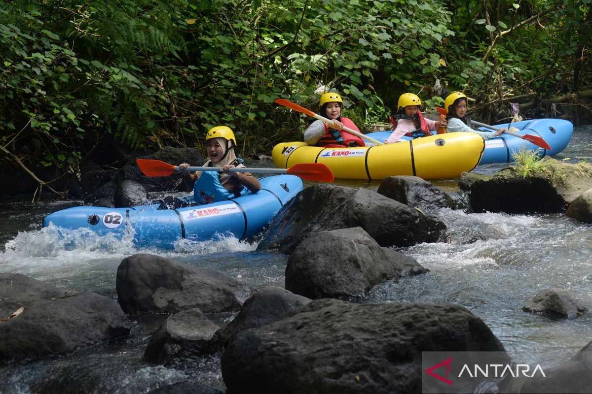 Wisata menyusuri kali dengan kano di Klaten