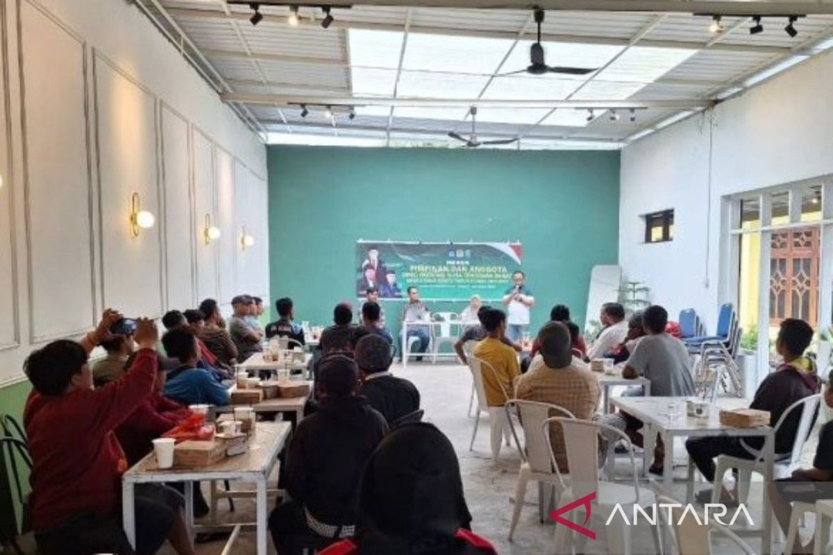 Anggota DPRD NTB imenginisiasi pembentukan wadah komunitas ojek di Dompu