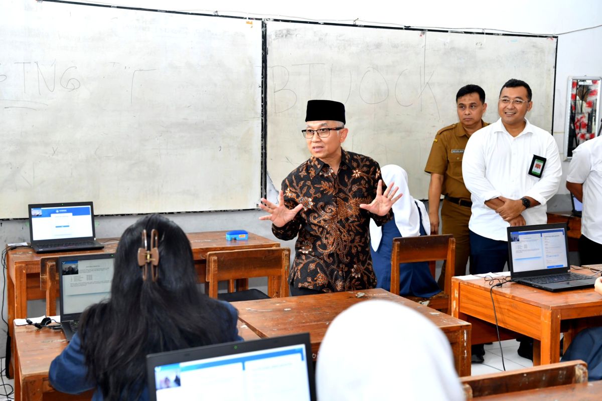 Deputy Minister ensures safe, fair academic ability test in Bandung